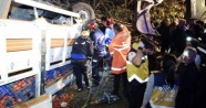 Domates yüklü kamyon traktöre çarptı: 1 ölü, 1 yaralı