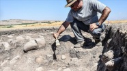 Domuztepe Höyüğü&#039;nde Orta Çağ Dönemi&#039;ne ait çocuk iskeleti bulundu