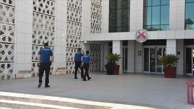 D&ouml;şemealtı Belediyesine y&ouml;nelik soruşturmada g&ouml;zaltına alınan 19 kişi adliyeye sevk edildi