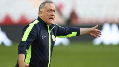 D&uuml;nya Kupası'na katılacak Cura&ccedil;ao'da Advocaat yeniden teknik direkt&ouml;rl&uuml;k g&ouml;revine getirild
