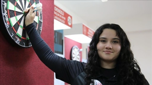 Dünya şampiyonu Zehra Gemi, dart sporunda yeni zaferler için hazırlanıyor