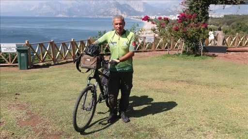 Dünya turu hayaline pedal çevirerek 29 ülkeyi bisikletle gezdi