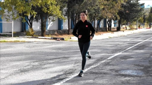 Dünya ve Türkiye şampiyonu milli atlet İnci Kalkan yeni başarılara koşuyor