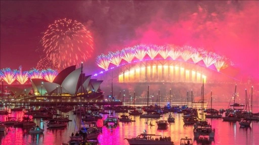 D&uuml;nya yeni yılı karşılıyor