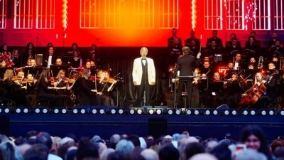 D&uuml;nyaca &uuml;nl&uuml; İtalyan tenor Andrea Bocelli, İstanbul'da konser verdi