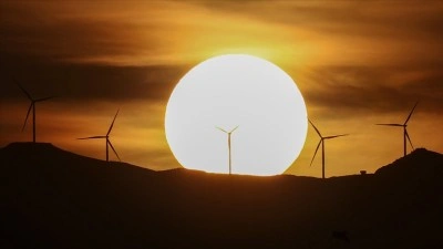 D&uuml;nyada 2025'te devreye giren g&uuml;neş ve r&uuml;zgar enerjisi kapasitesi rekor kırdı