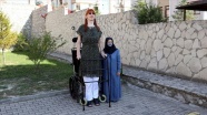 'Dünyanın en uzun boylu kadını' unvanıyla Guinness'e girmenin mutluluğunu yaşıyor
