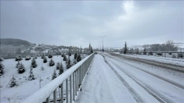 Düzce, Bartın, Zonguldak ve Sakarya'da kar nedeniyle 525 köy yolu ulaşıma kapandı