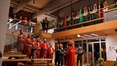 D&uuml;zce'de sahura kadar a&ccedil;ık olan k&uuml;t&uuml;phanede &ouml;ğrencilere mehteranlı s&uuml;rpriz