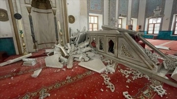 Düzce'de 1999'daki depremde de zarar gören caminin minberi yıkıldı