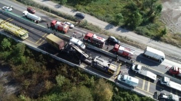 Düzce'de zincirleme trafik kazasında 1 kişi öldü, 7 kişi yaralandı