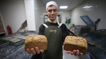 Düzceli anne oğul, "babaanne tarifiyle" geleneksel ekmek üretiyor