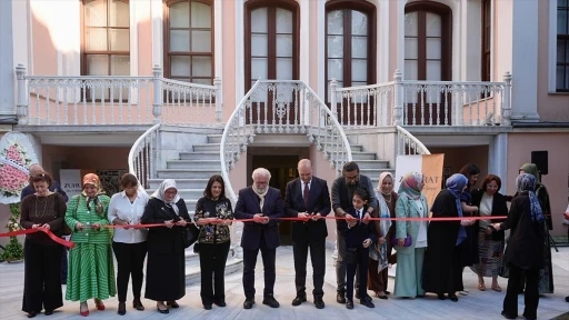 Ebru ve minyatür eserlerinden oluşan 'Zuhurat' sergisi sanatseverlerle buluştu