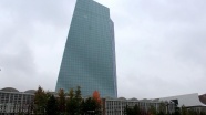 ECB faize dokunmadı, parasal genişlemeyi uzattı
