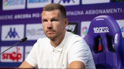 Edin Dzeko, Bosna Hersek'teki &ccedil;ocuklara bir mektup yazdı