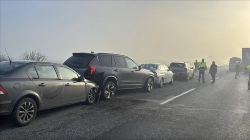 Edirne'de 10 aracın karıştığı zincirleme trafik kazasında 7 kişi yaralandı