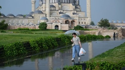Edirne'de g&ouml;k g&uuml;r&uuml;lt&uuml;l&uuml; sağanak etkili oldu