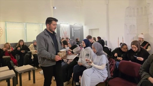 Edirne'de &uuml;niversite &ouml;ğrencileri Osmanlı geleneği "helva sohbetleri" k&uuml;lt&uuml;r&uuml;n&uuml; yaşatı