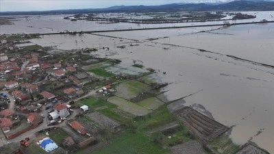 Edirne'de yatağından &ccedil;ıkan Tunca ve Meri&ccedil;, tarım arazilerini sular altında bıraktı