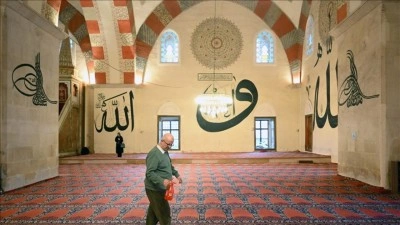 Edirne'deki camiler g&uuml;l suyu ile yıkanıp Ramazana hazırlandı