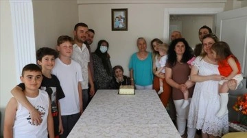Edirne'de 100. yaşına giren kadına doğum günü kutlaması