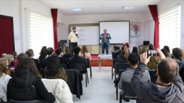 Edirne'de üniversite öğrencileri yakınlarının kanserle mücadelesini anlattı