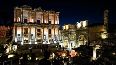 Efes Antik Kenti'nde gece m&uuml;zeciliği başladı