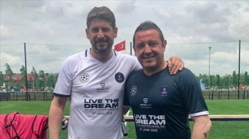 Efsaneler, Şampiyonlar Ligi finali öncesi 'fan zone' alanında taraftarlarla buluştu