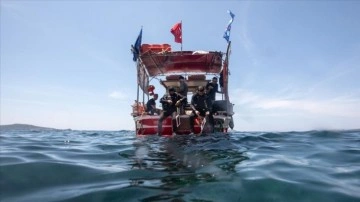 Ege Denizi'nde dalış yapan akademisyenler deniz çayırlarının ekolojik durumunu inceliyor