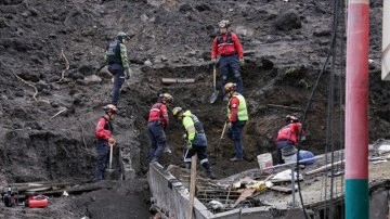 Ekvador'da toprak kayması sonucu ölenlerin sayısı 21'e çıktı