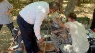 Elazığ&#039;da 101 yaşındaki Nezaket nineye talebi üzerine ikinci doz Kovid-19 aşısı yapıldı
