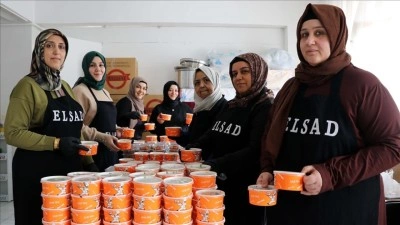 Elazığ'da kadınlar iftar sofrasında dayanışma i&ccedil;in ocak başına ge&ccedil;ti