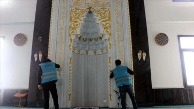 Elazığ'da y&uuml;k&uuml;ml&uuml;ler camileri temizleyerek ramazana hazırlıyor