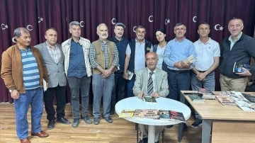 Emekli öğretmen 34 yıl sonra ilk görev yeri Çukurca'da öğrencileriyle buluştu