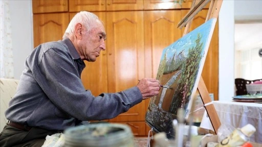 Emekli pilot resim tutkusunu emekliliğinde de sürdürüyor