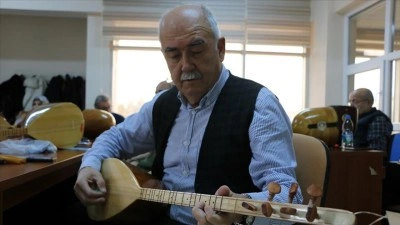 Emekli teknisyenin bağlama sevdası yaklaşık 50 yıl sonra ger&ccedil;ek oldu