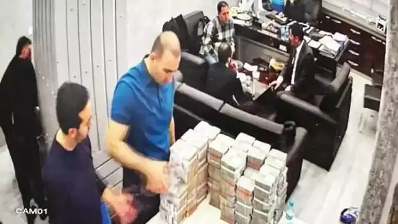 Emekliler para kulelerini g&ouml;rm&uuml;yor mu? -Emin Batur yazdı-