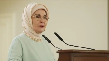 Emine Erdoğan, Avrupa şampiyonu Mete Gazoz'u kutladı
