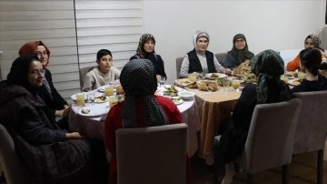 Emine Erdoğan, Başkentte depremzede ailenin evinde iftar yaptı