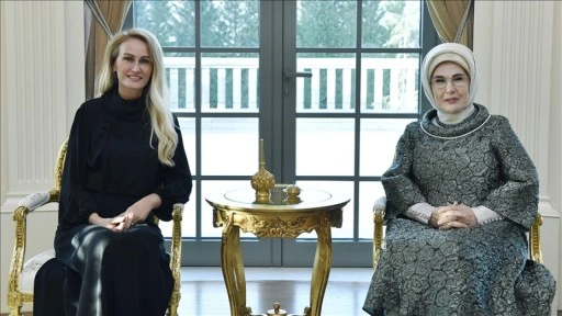 Emine Erdoğan, KKTC Cumhurbaşkanı'nın eşi Nilden Bektaş Erhürman ile bir araya geldi