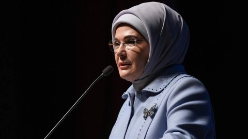 Emine Erdoğan: Mutlu ailelerin, tüm insanlığın ortak paydası olmasını canıgönülden diliyorum
