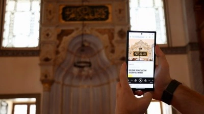 Emir Sultan K&uuml;lliyesi'nin tarihi ve i&ccedil;indeki hat eserler dijital rehberde