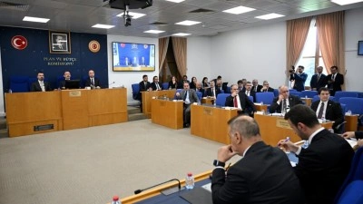 Emniyet Teşkilatı ve basına y&ouml;nelik d&uuml;zenlemeleri de i&ccedil;eren kanun teklifi, Plan ve B&uuml;t&ccedil;e Komisyonunda kabul edildi