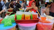 Endonezya&#039;da iftar sofralarının hafif atıştırmalıkları &#039;takjil&#039;