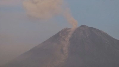 Endonezya'daki Semeru Yanardağı'nda 4 patlama meydana geldi