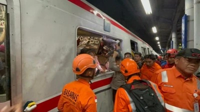 Endonezya'daki tren kazasında &ouml;l&uuml; sayısı 14'e y&uuml;kseldi