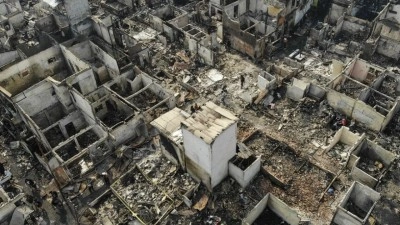 Endonezya'nın başkenti Cakarta'daki yangında yaklaşık 330 ev zarar g&ouml;rd&uuml;