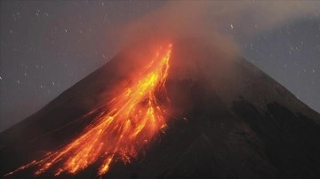Endonezya'da Merapi Yanardağı patladı, başka yanardağlar da faaliyete geçti