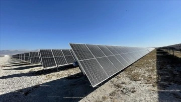 Enerji uzmanları Kalyon Karapınar Güneş Enerjisi Santrali'ni ziyaret etti