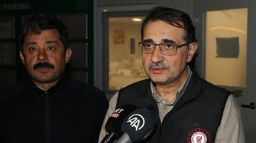 Enerji ve Tabii Kaynaklar Bakanı Fatih Dönmez, İskenderun'da depremzedelerle iftarda buluştu